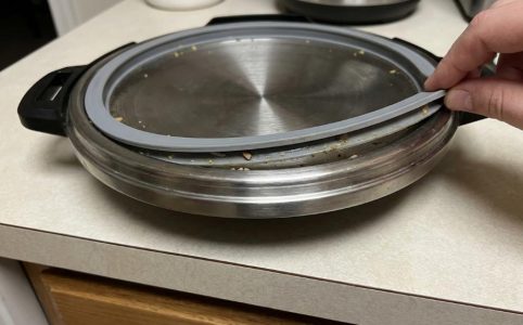Step-by-step guide on how to clean instant pot sealing ring with white vinegar soak